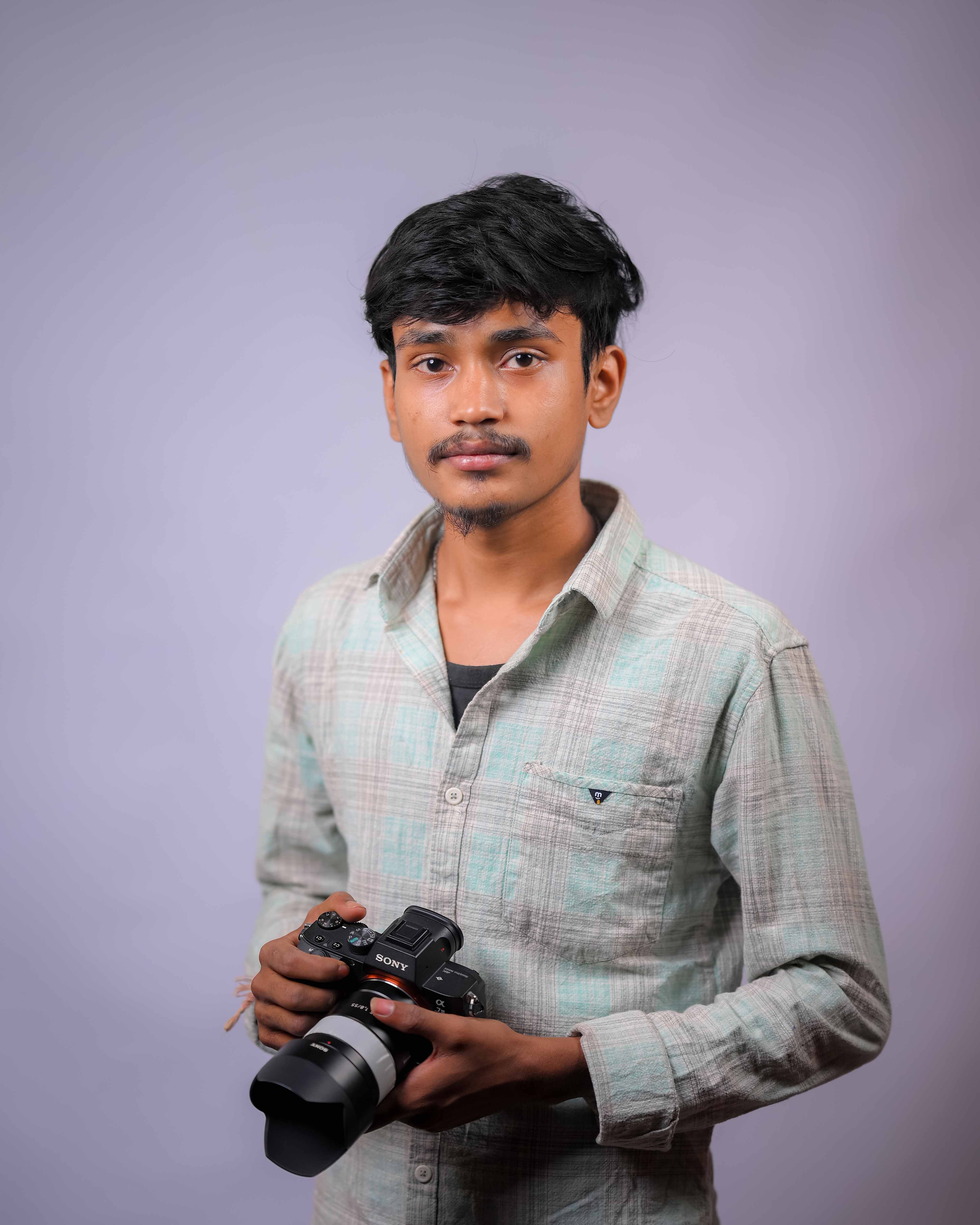  Cinematographer & Editor Manmatha Giri  